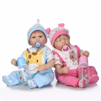 Реборн двойняшки мальчик и девочка малыши Реборн двойняшки, красивые, милые малыши мальчик и девочка, выглядят очень реалистично. Купить кукол реборн двойняшек можно купить в нашем интернет магазине.