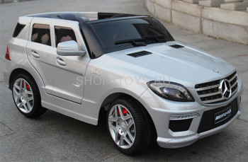 Радиоуправляемый детский электромобиль Merсedes-Bens ML63 AMG Silver 12V 2.4G - DMD-168-S Радиоуправляемый детский электромобиль Merсedes-Bens ML63 AMG 12V 2.4G - DMD-168​ – это модель премиум-класса по лицензии немецкого автоконцерна с открывающимися дверями, резиновыми колесами и сиденьем из экокожи.​