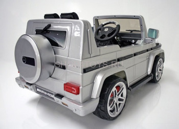 Радиоуправляемый электромобиль-джип DMD-G55 Mercedes-Benz AMG Silver 12V 2.4G - DMD-178A-S Это уникальный брендовый двухместный детский электромобиль, выполненный по лицензии известного автоконцерна Mercedes-Benz.