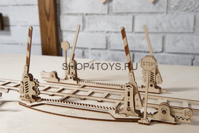 Деревянный 3D конструктор Ugears "Переезд и рельсы" - 70014 Деревянный 3D конструктор Ugears "Переезд и рельсы" - 70014